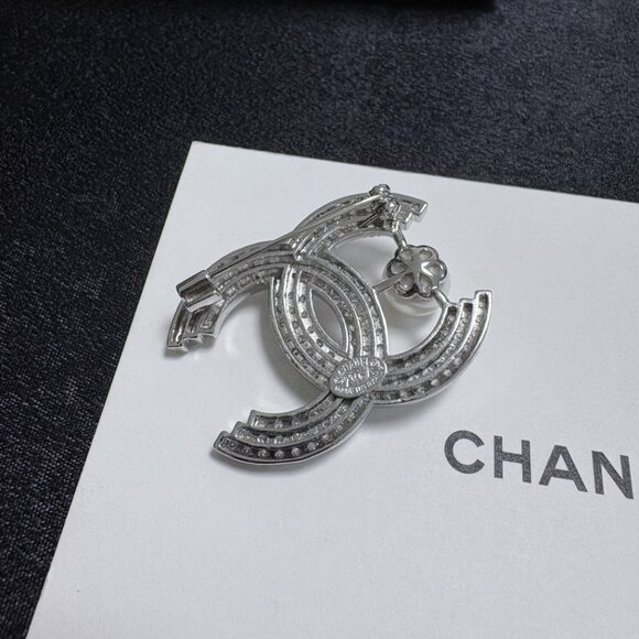 Chanel brooches - Picture 4 of 7